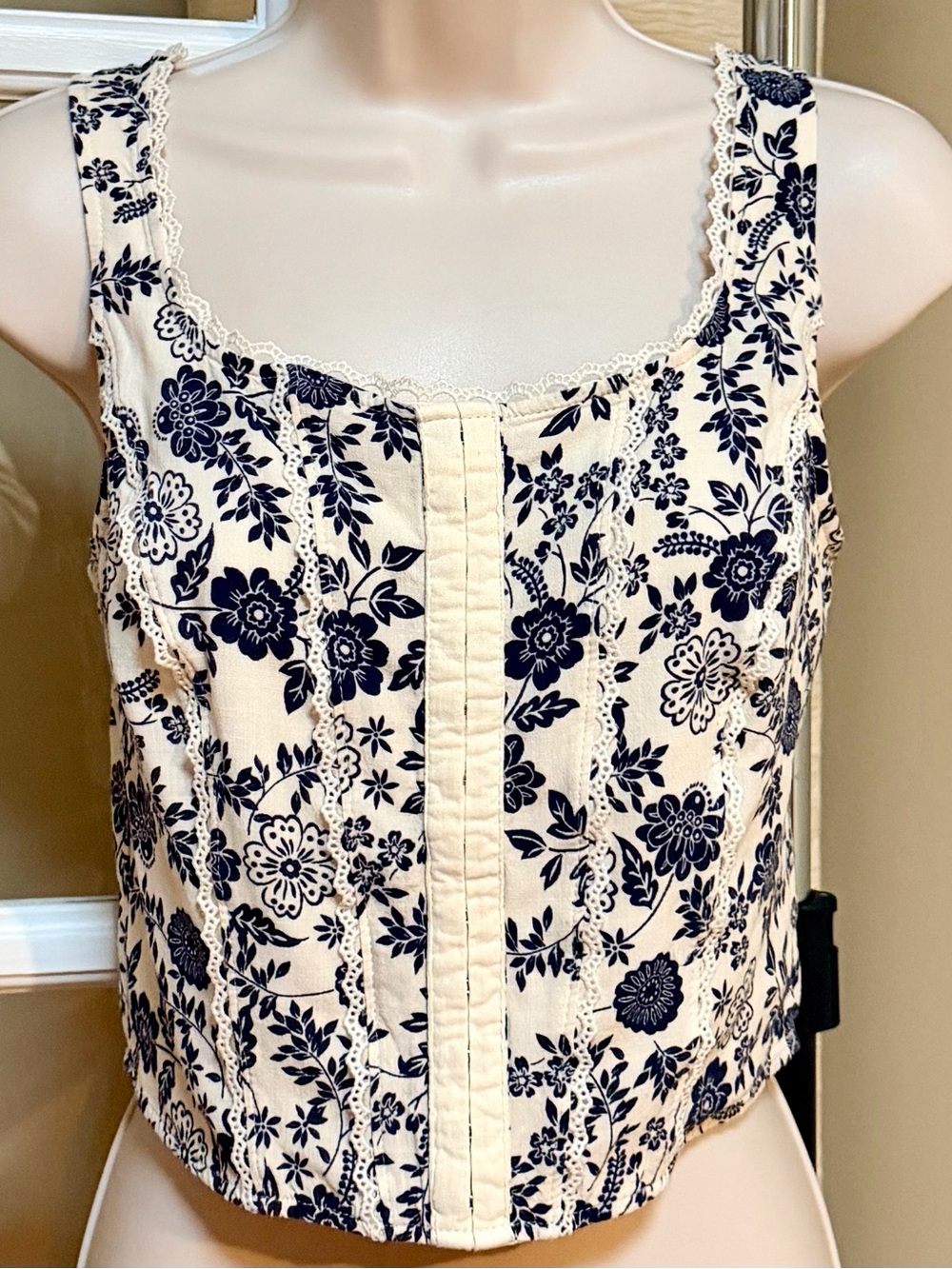 Kirious LA Cropped Tank with Lace Trim